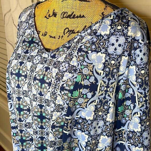 New Direction Top Sz L - Picture 2 of 10